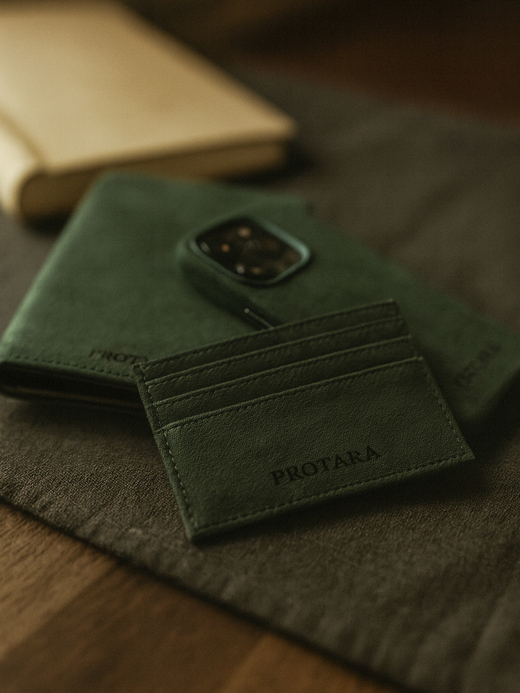 PROTARA Alcantara Kartenetui - Expedition Green