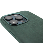 PROTARA Alcantara iPhone 15 Pro Hülle - Expedition Green