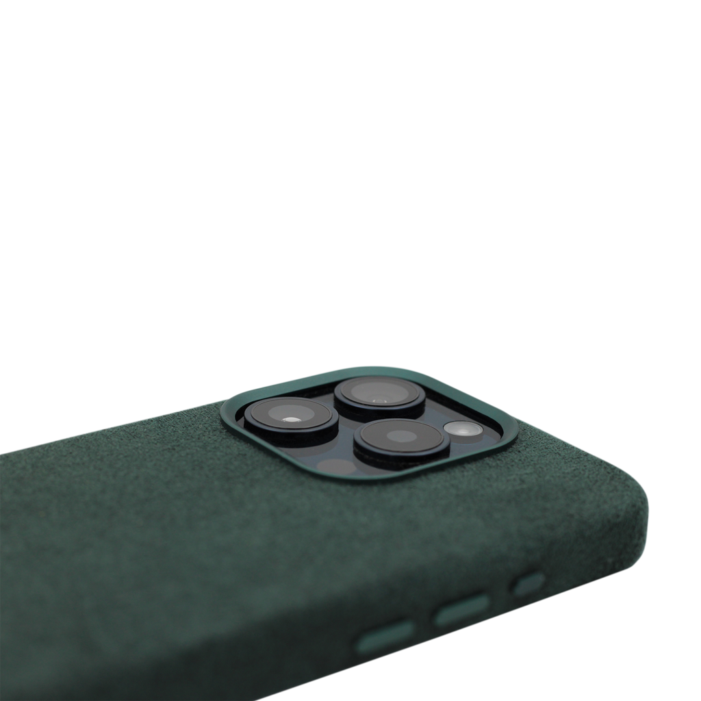 PROTARA Alcantara iPhone 15 Pro Hülle - Expedition Green