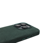 PROTARA Alcantara iPhone 15 Pro Hülle - Expedition Green